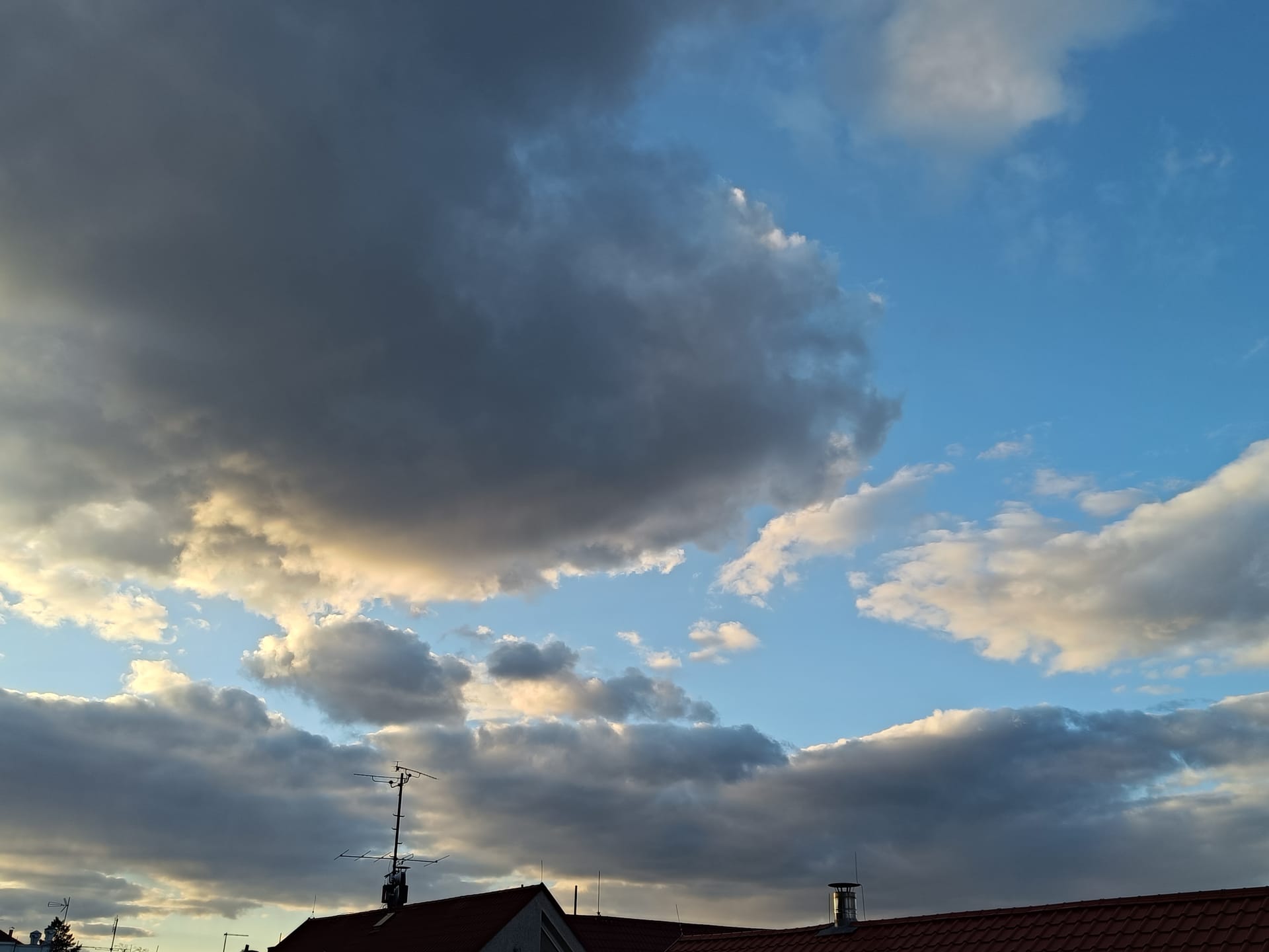 空を見上げて